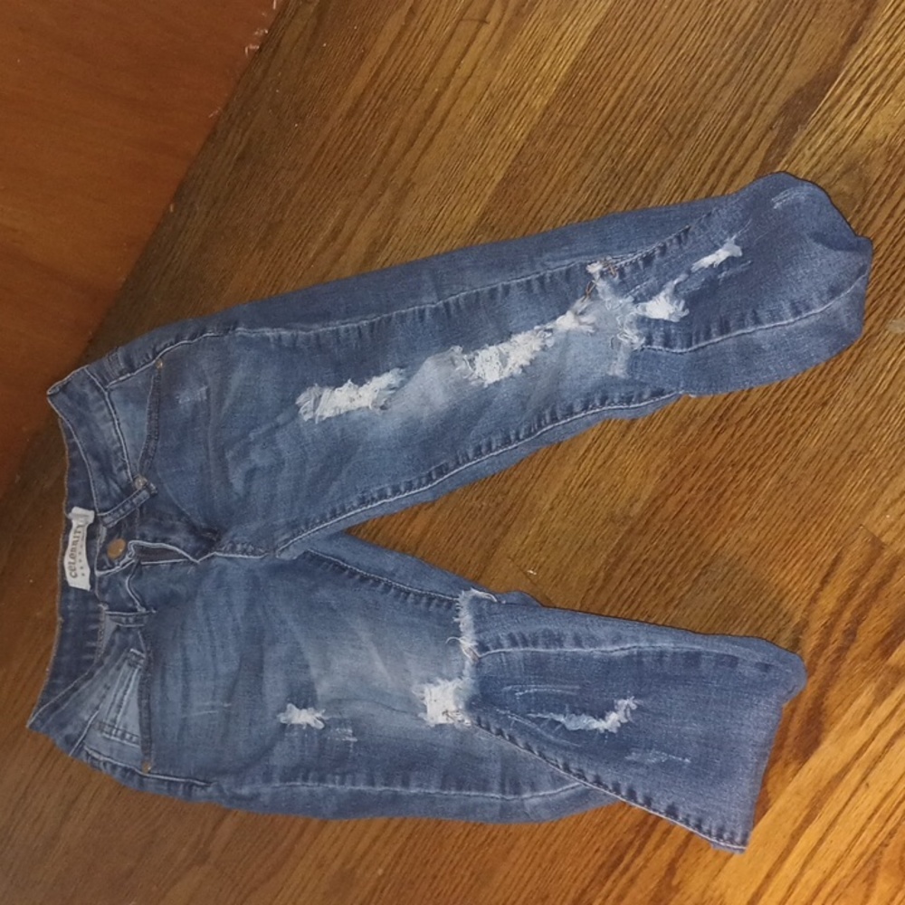 Cropped distressed jeans